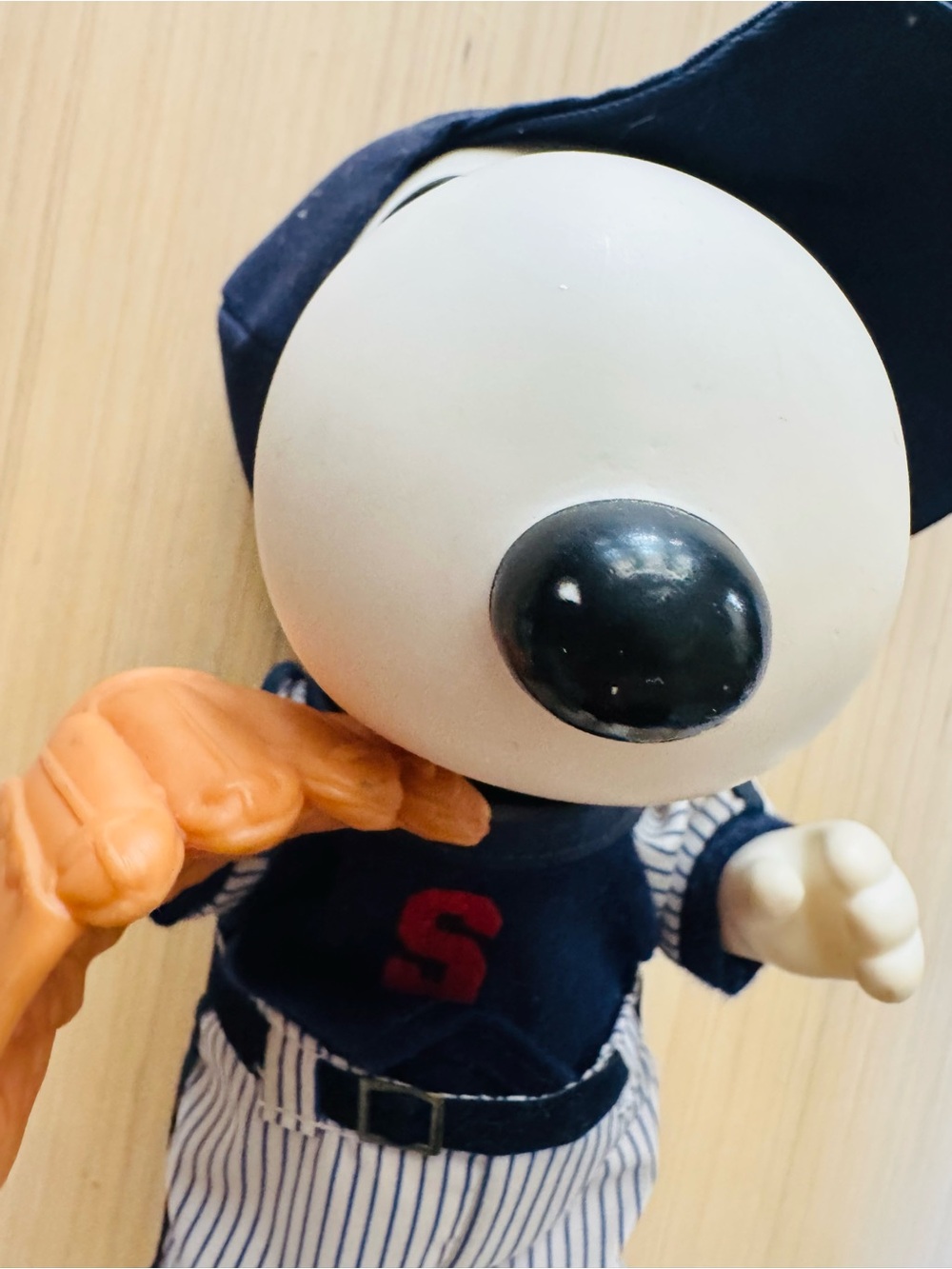 Vintage Vinyl Snoopy 1966 Baseball Theme Moveable Parts - Picture 5 of 12